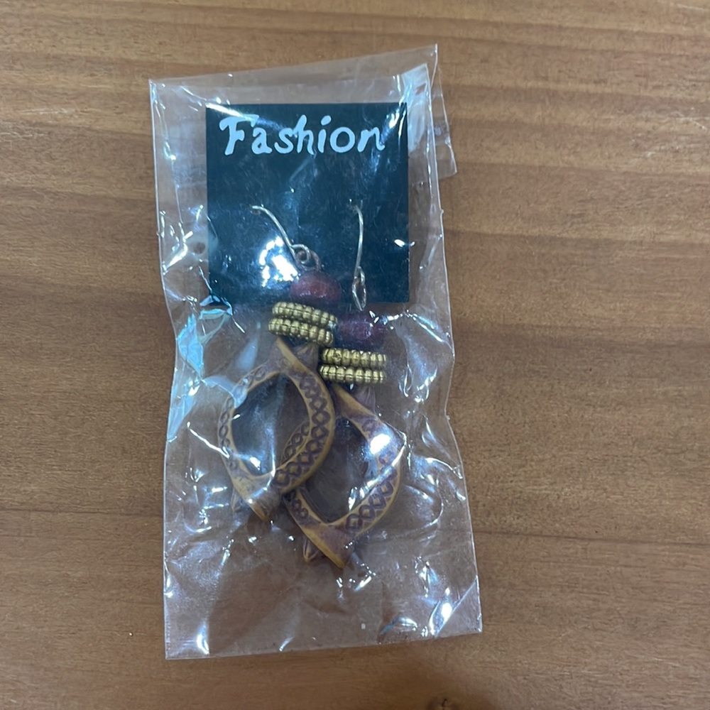 Dangle Earrings - Picture 4 of 4